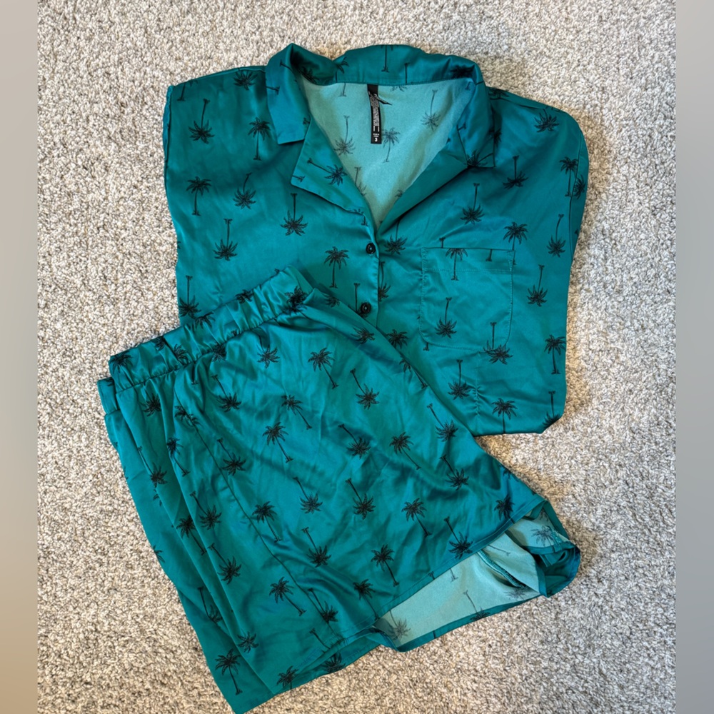 Torrid satin 2-piece pajama set size 3
